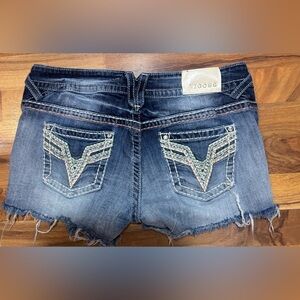 Vigoss The Chelsea Shorts  Women’s Size 11/12 Mid rise Medium Wash Distressed